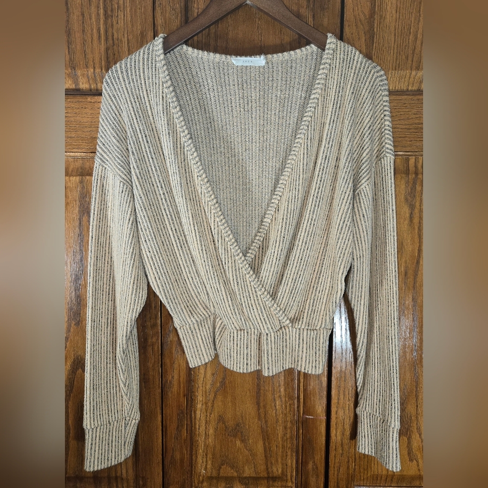Lush Front Wrap Beige/Tan Speckled Black V-Neck Short Sweater,  sz L